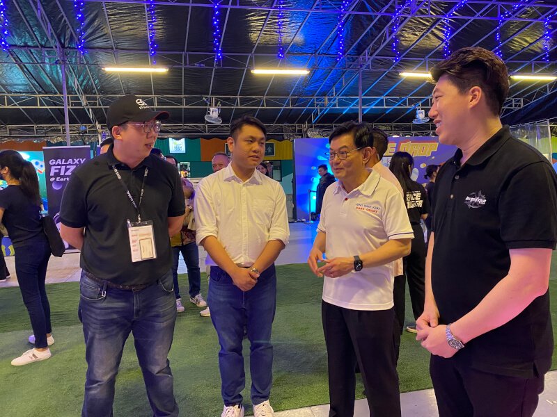 DPM Heng Swee Kiat interacting with SG Global Holdings Management at Space Fest 2022