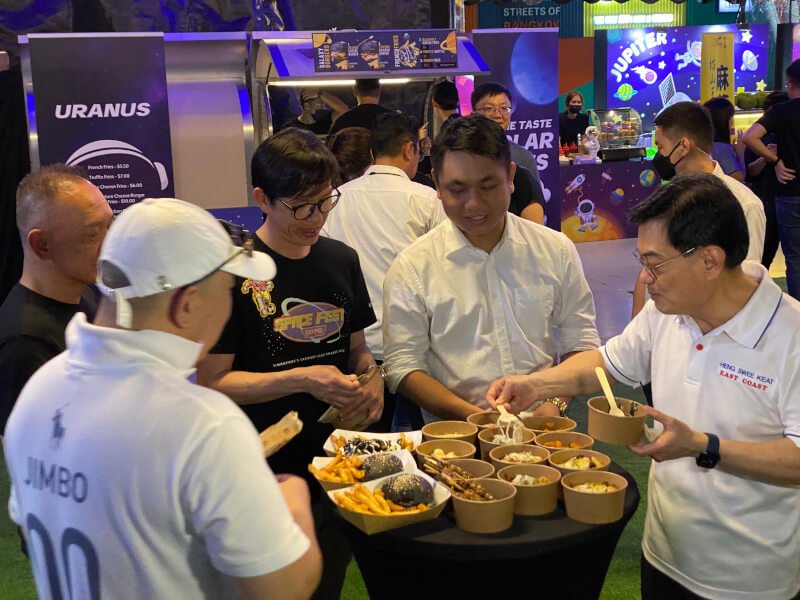 SG Global Holdings Management at Space Fest Expo, having finger food with DPM Heng Swee Kiat